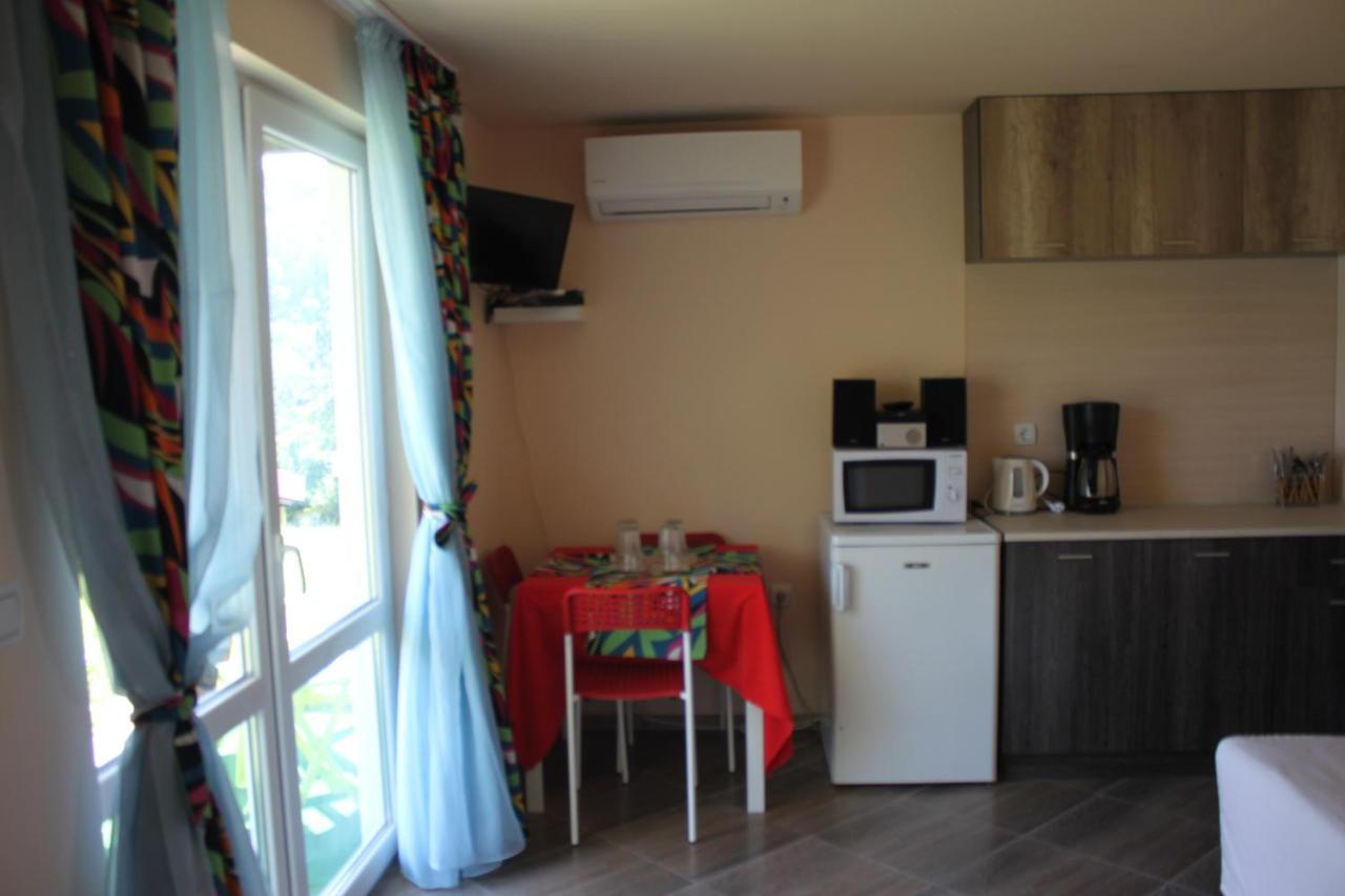 Daskalov Bungalows Chervena Lokva Bagian luar foto