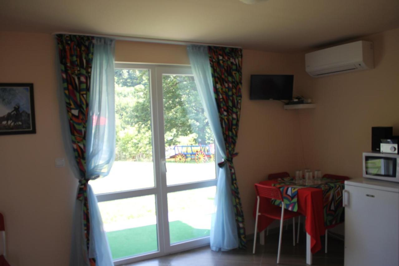 Daskalov Bungalows Chervena Lokva Bagian luar foto